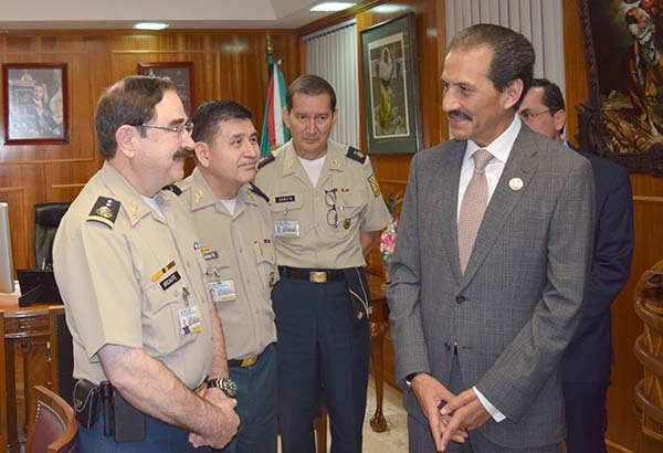 El rector de la BUAP visita el Hospital Central Militar