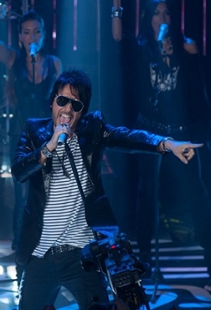 VIDEO: Beto Cuevas también cayó en los 90 Pop Tour