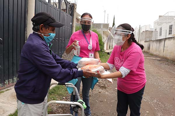 DIF de San Pedro Cholula y Bachoco entregan 5 toneladas de pollo para 20 mil beneficiarios