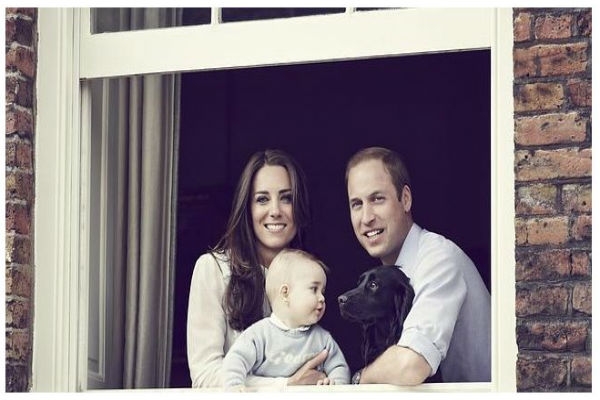 Kate, Guillermo y George, difunden foto de la familia real