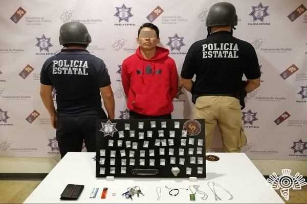 Policía Estatal captura al “Venado” con 50 dosis de droga en Tehuacán