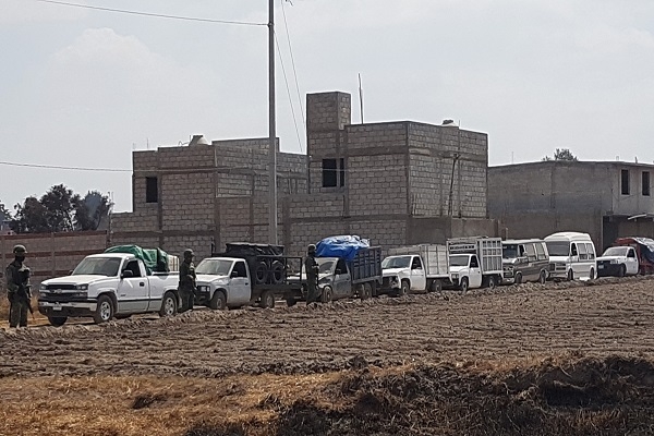 FOTOS: Localizan en Texmelucan 14 camionetas que eran utilizadas para huachicoleo