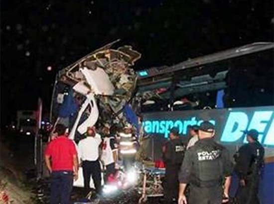 Chocan autobuses de frente, dejan 8 muertos y 44 heridos en Tamaulipas