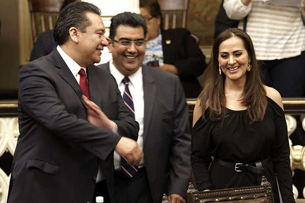 Cinco diputados de Puebla piden licencia para buscar curul federal