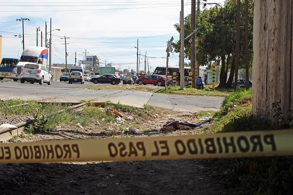 Hallan cadáver de un hombre debajo del puente de Xochimehuacan