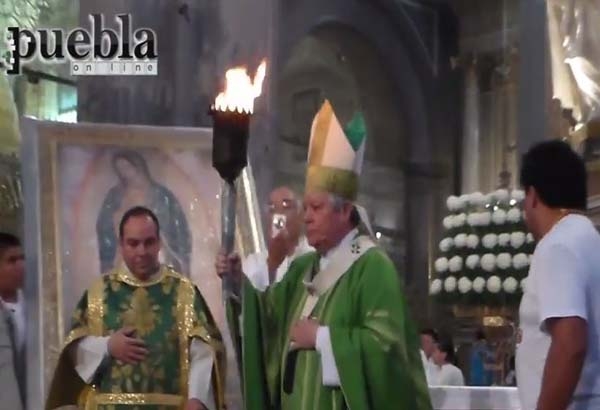 La Antorcha Guadalupana llega por primera vez a la Catedral de Puebla