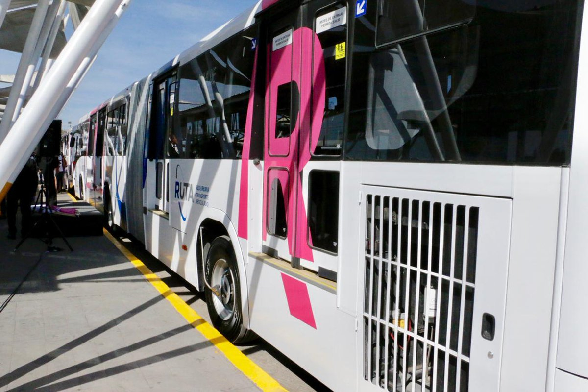 Anuncian transporte gratis para personal médico en Puebla