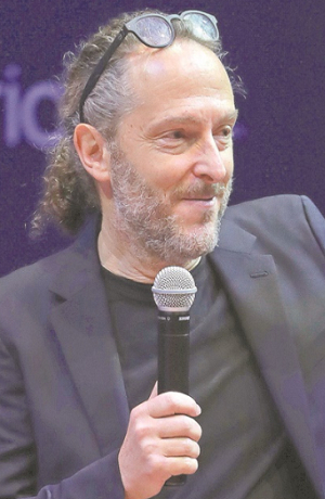 Emmanuel “El Chivo” Lubezki aparece en presentación del iPhone 12
