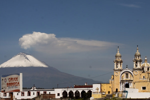 Popocatépetl lanza columna de ceniza al noroeste del cráter