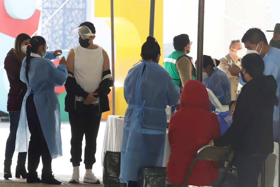 Puebla rebasa meta de vacunación COVID en menores con comorbilidades