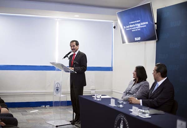 Rector de la BUAP asistió a informe de labores del director del Complejo Regional Nororiental