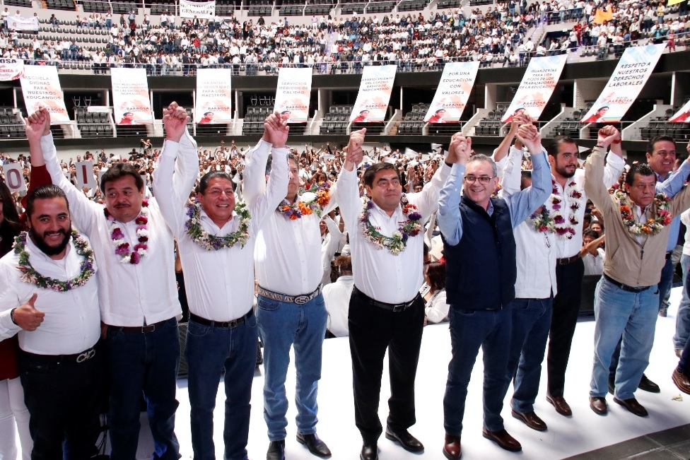 SNTE se une a Barbosa; secretario de Educación será del magisterio, les promete