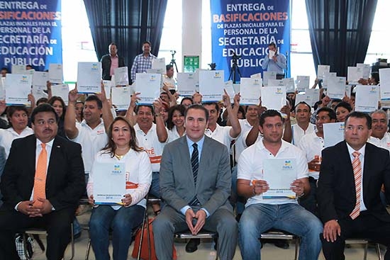SEP entrega basificaciones a más de 3 mil afiliados al SNTE