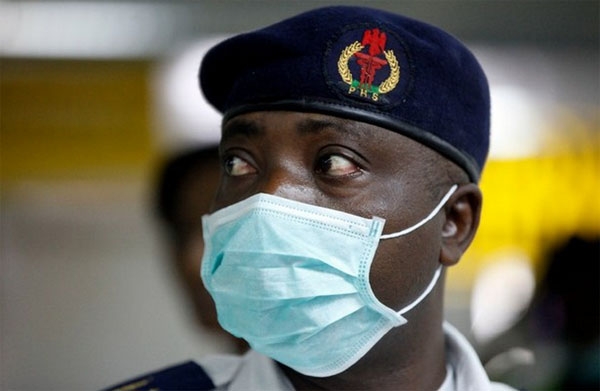 Llega a EU paciente con síntomas del ébola; en Africa, 887 muertos