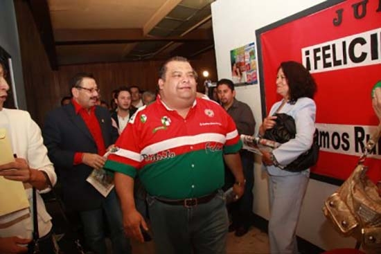 Gutiérrez viajó con sus edecanes a acto oficial del PRI