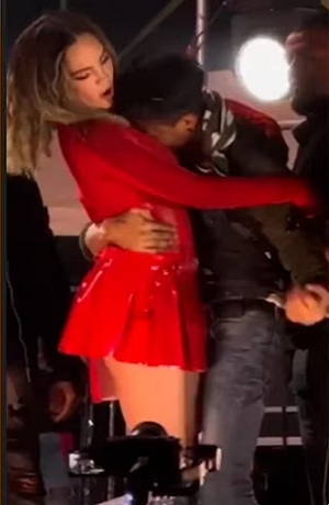 VIDEO: Belinda vive ataque de un fan en pleno escenario