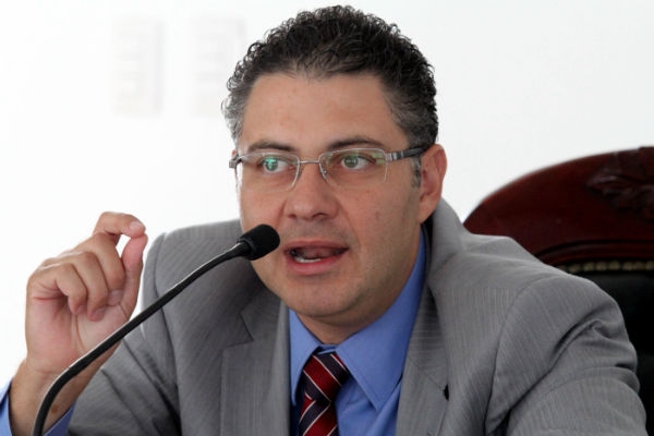 TEE: renuncia el magistrado Unánue y Bretón