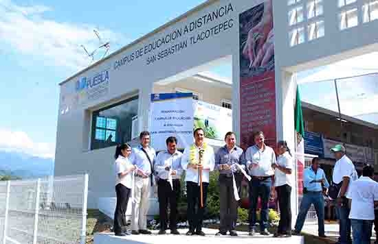 RMV entrega obras por 25.2 mdp en la Sierra Negra de Puebla