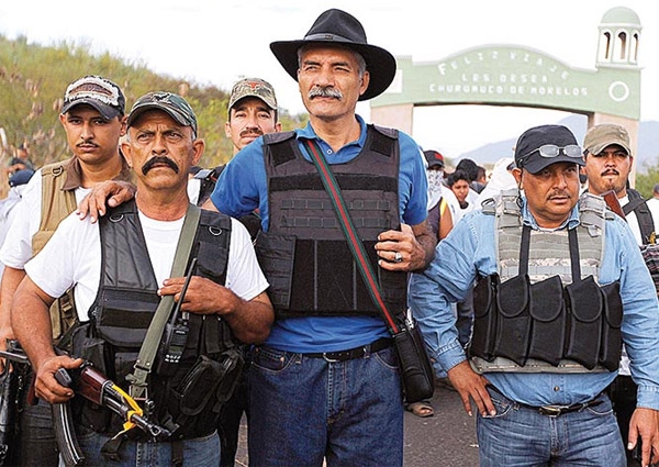 Autodefensas amenazan con bloquear Michoacán si los desarman