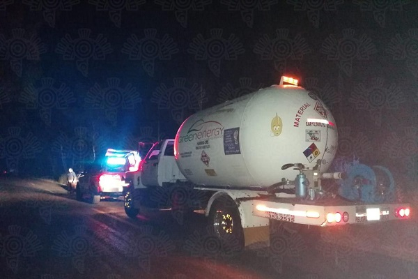 Pipa con combustible robado es localizada en San Matías Tlalancaleca