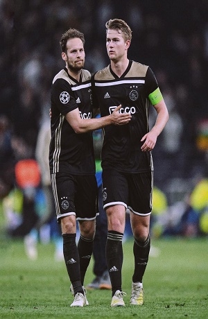 Champions League: Ajax pegó primero y derrotó por la mínima a Tottenham