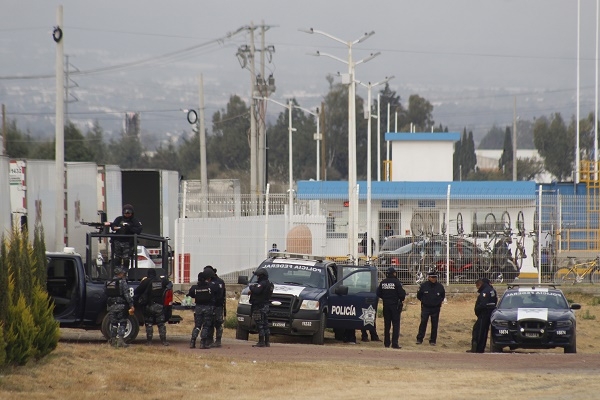 Realizan operativo en gasolineras de Puebla por posibles nexos con el huachicol