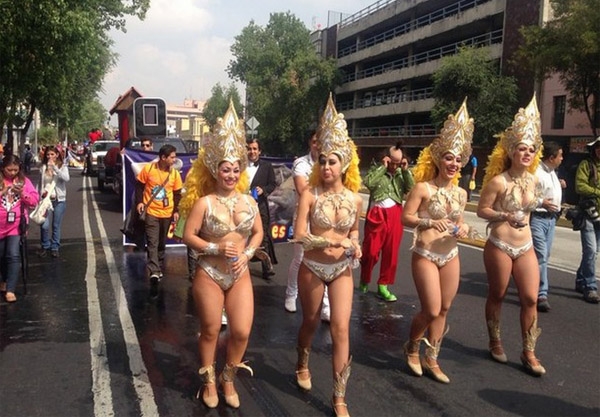 Cirqueros marchan en el DF contra prohibición de uso de animales