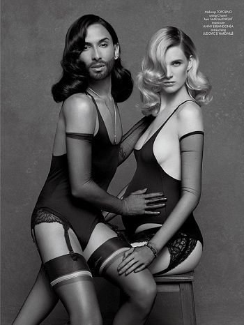Conchita Wurst, la “cantante barbuda”, se quitó la ropa