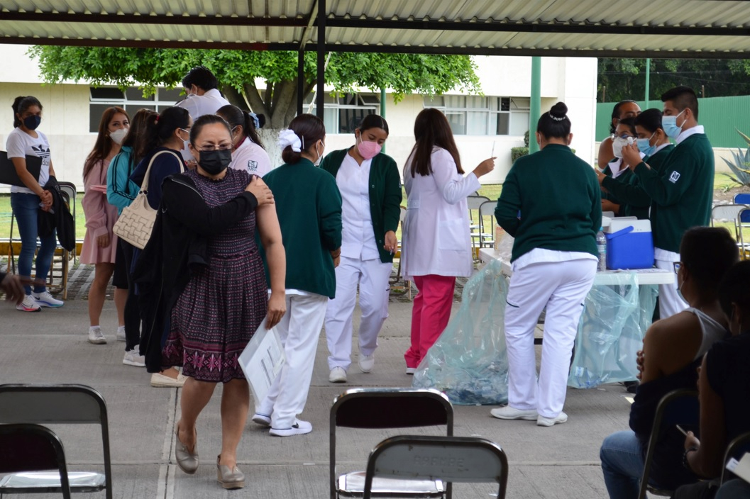 Vacuna de refuerzo COVID será universal, anuncia AMLO