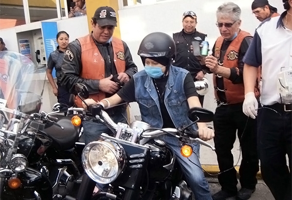 Motociclistas de Puebla cumplen sueño a niño con leucemia