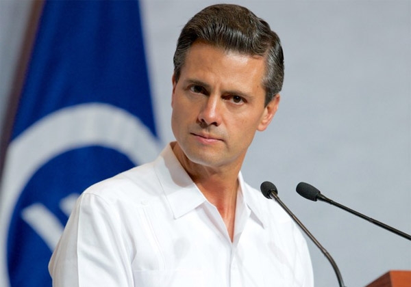 Peña Nieto felicita a periodistas y a trabajadores de la construcción