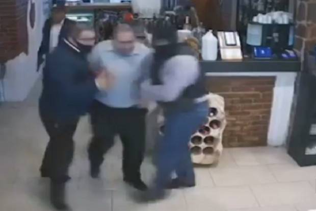 Fueron detenciones, los hechos registrados en restaurante El Siciliano de Puebla