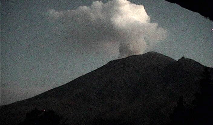 Popocatépetl aumenta actividad con 120 exhalaciones en 24 horas