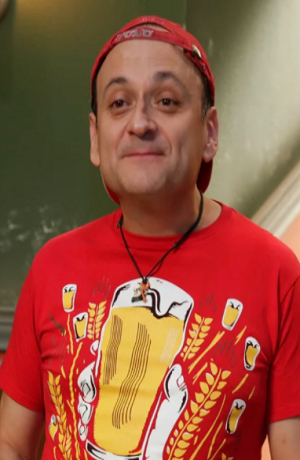 Lalo España revela que ha dado positivo a COVID-19
