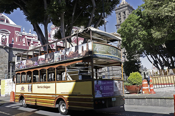 Regresan turibuses al zócalo capitalino