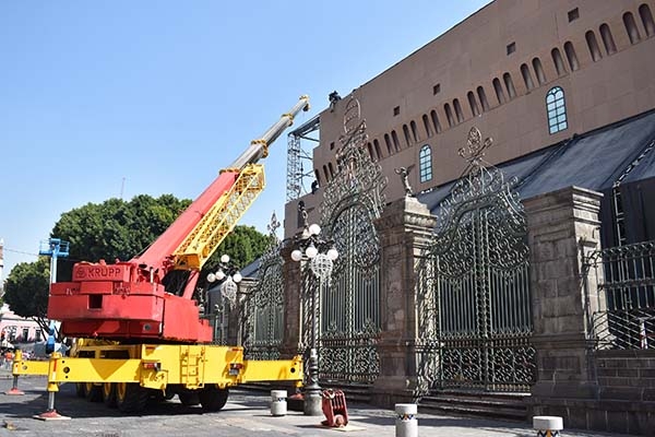 Arzobispo de Puebla asegura que daños en el piso del atrio de Catedral son mínimos