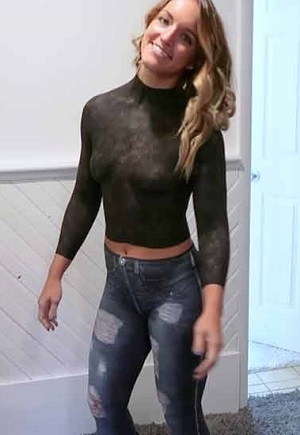 VIDEO: Modelo paseó en bodypaint por centro comercial y…