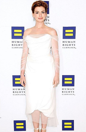 Anne Hathaway se une a Plaza Sésamo para hablar del coronavirus