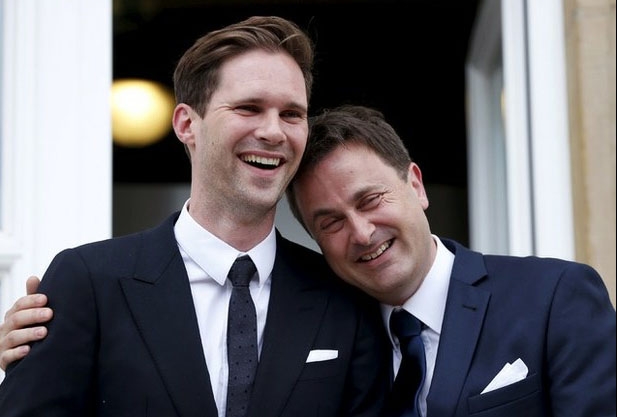 Primer ministro gay de Luxemburgo se casa con su pareja