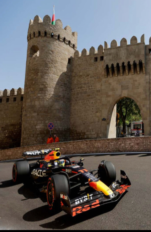 Leclerc obtiene la “pole” para el GP de Azerbaiyán; Verstappen y Checo lo escoltan