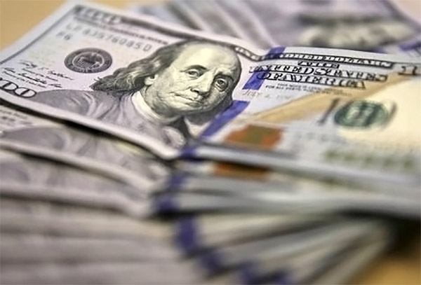Dólar retoma jornada de alzas y alcanza 16.12 pesos