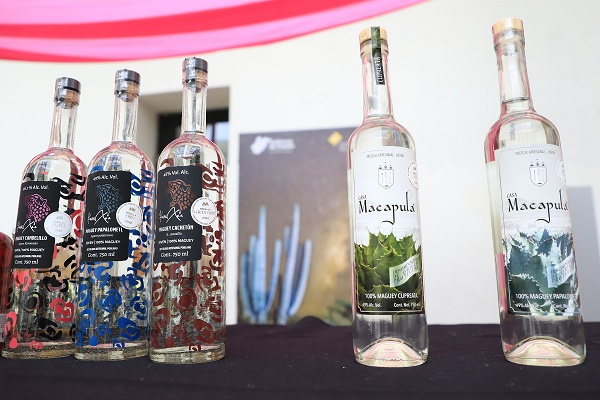 Mezcal de Puebla le gana al de Oaxaca en concurso nacional