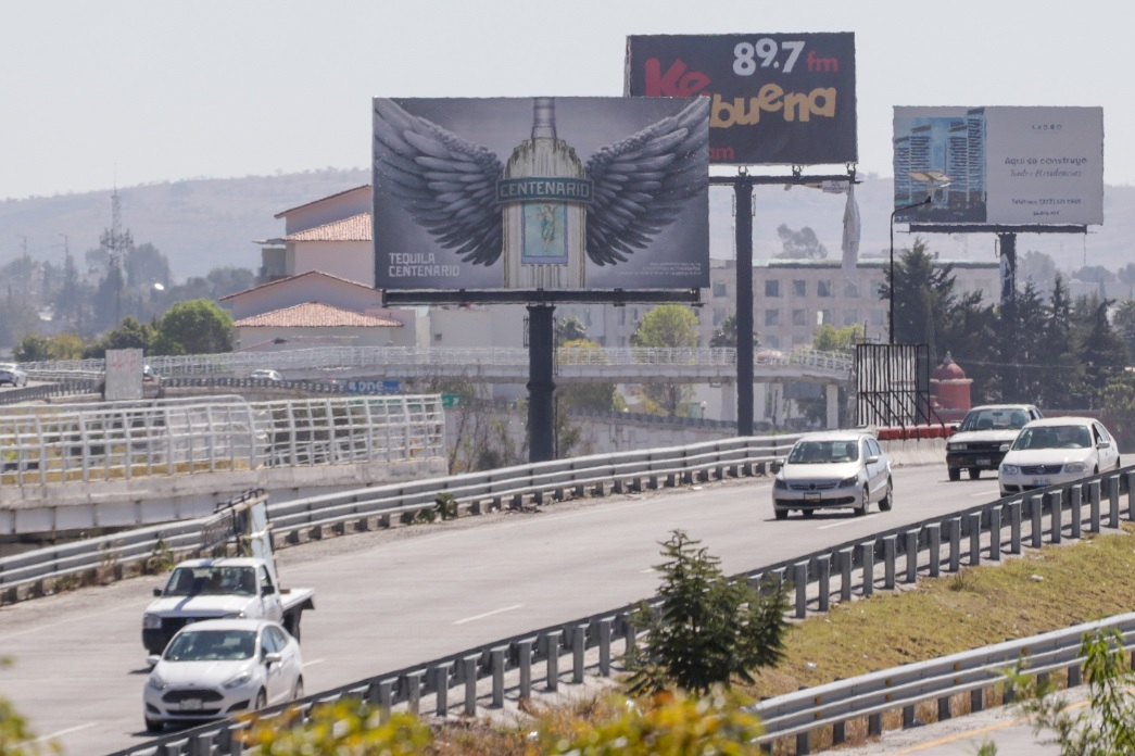70% de espectaculares operaron sin permiso en Puebla