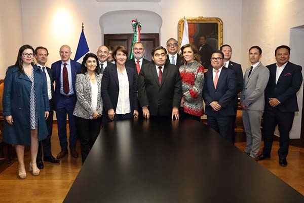 Miguel Barbosa ofrece certidumbre a empresarios nacionales e internacionales en Puebla