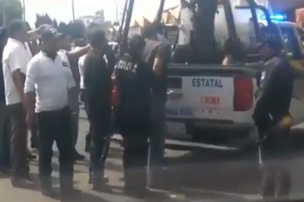 Detienen a tres sujetos que asaltaban en inmediaciones del tianguis de Texmelucan