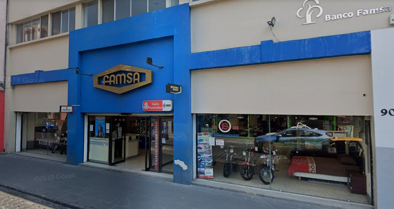 Ladrones se llevan celulares en atraco a Famsa del centro de Puebla