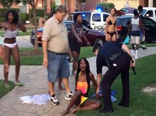 VIDEO: Graban otro abuso de policías contra negros en EU