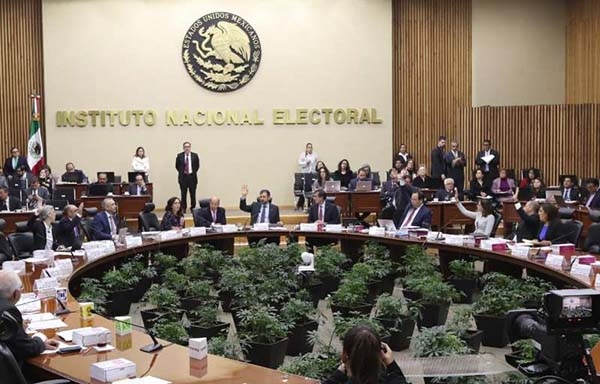 El INE “palomea” a 56 organizaciones que quieren ser partidos políticos