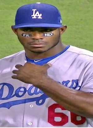 Yasiel Puig, pelotero de las Grandes Ligas, rindió homenaje a México por sismo