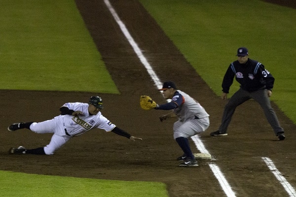 Pericos de Puebla pegó primero, derrotó 7-5 a Tigres de Quintana Roo